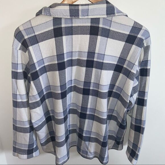 Vintage light blue plaid button up top - Picture 7 of 11